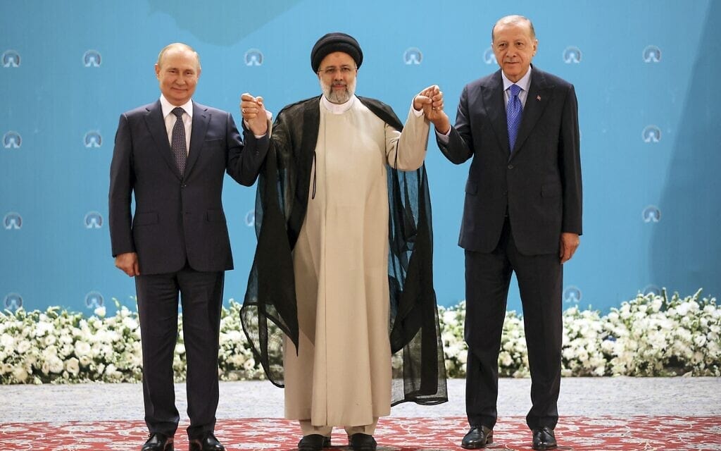 נשיא טורקיה רג&#039;פ טאיפ ארדואן, נשיא איראן אבראהים ראיסי ונשיא רוסיה ולדימיר פוטין בטהרן, 19 ביולי 2022 (צילום: Sergei Savostyanov, Sputnik, Kremlin Pool Photo via AP)
