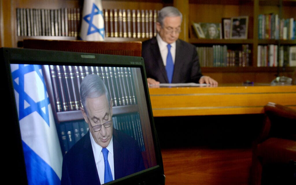 ראש הממשלה בנימין נתניהו מתראיין לרשת סי בי אס בלשכתו בירושלים, 8 במרץ 2015 (צילום: חיים צח/לע"מ)