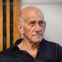 אהוד אולמרט בבית משפט השלום בתל אביב, 12 ביוני 2022 (צילום: אבשלום ששוני, פלאש 90) אהוד אולמרט בבית משפט השלום בתל אביב, 12 ביוני 2022 (צילום: אבשלום ששוני, פלאש 90)