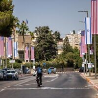 דגלי ישראל וארצות הברית שנתלו ברחובות ירושלים לקראת ביקור הנשיא ג'ו ביידן בארץ, 11 ביולי 2022 (צילום: יונתן זינדל, פלאש 90)
