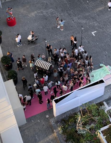 ארוע בר מצווה שהתקיים במלון קמפינסקי בתל אביב באמצע יוני 2022 &#8211; קבלת הפנים התקיימה באטריום, כולל שטיח אדום ואבטחה במקום