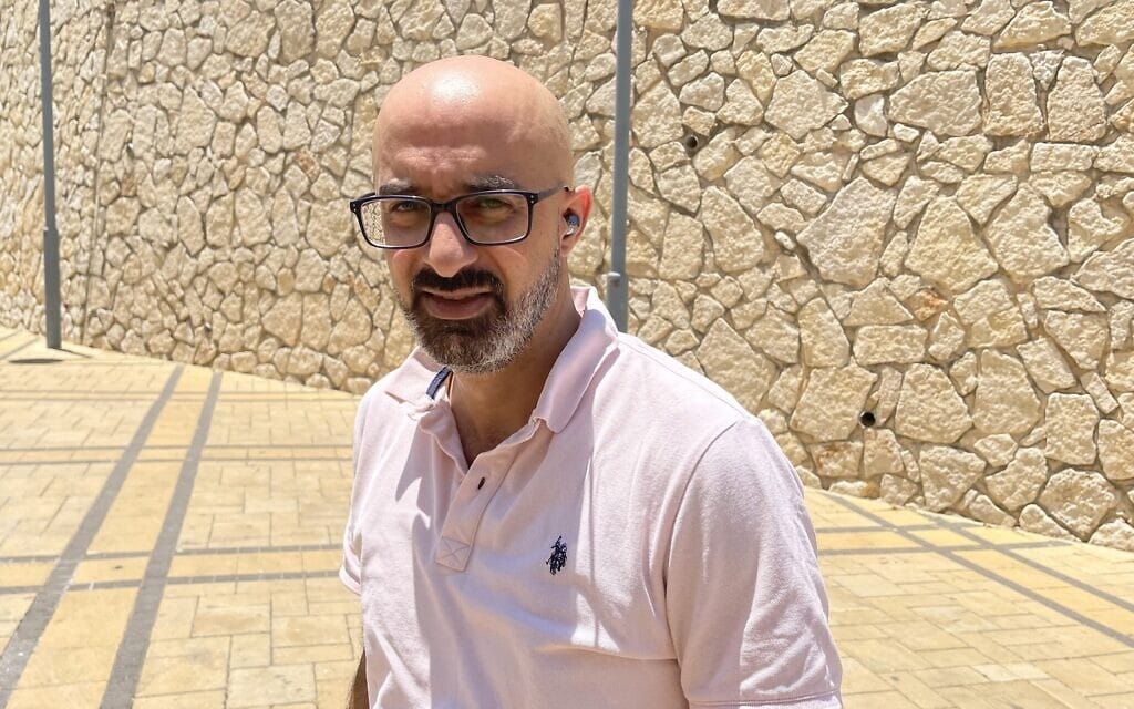 קרמאן קרמאן‎, מנהל עמותת אל מיאדין באום אל-פחם, יולי 2022 (צילום: אמיר בן-דוד)