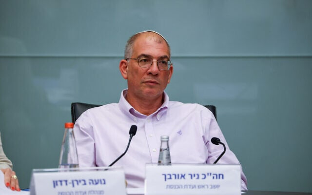 ניר אורבך בישיבה של ועדת הכנסת שבראשה הוא עומד, 4 ביולי 2022 (צילום: נועם מושקוביץ, דוברות הכנסת)