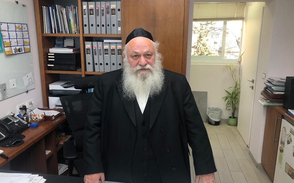הרב יצחק גולדקנופף במשרדו בירושלים, 26 ביולי 2022 (צילום: שלום ירושלמי)