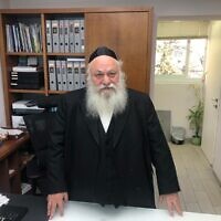 הרב יצחק גולדקנופף במשרדו בירושלים, 26 ביולי 2022 (צילום: שלום ירושלמי)