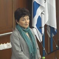 השופטת בדימוס סביונה רוטלוי בכנס האגודה לזכויות האזרח, 2022. (צילום מסך מווידאו של ערוץ חוק ומשפט – המשפט העברי Hokumishpat – channel)