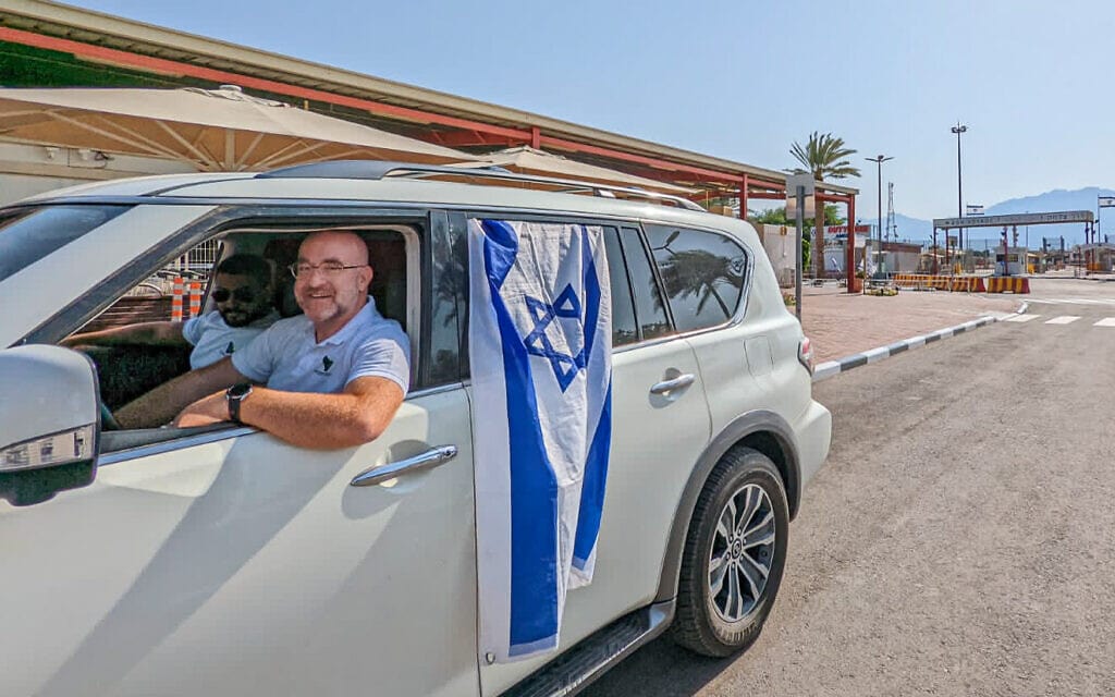 ברוס גורפיין וג'ו קוהן מגיעים לישראל במעבר הגבול עקבה, 12 באוגוסט 2022 (צילום: ברוס גורפיין)