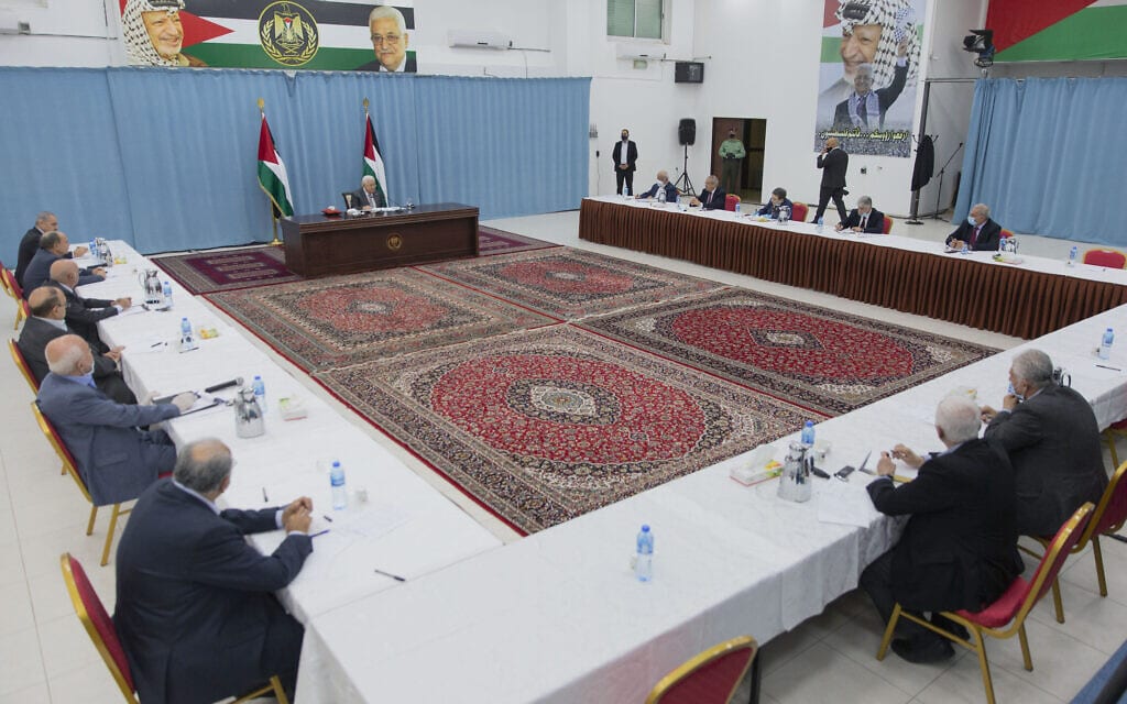 נשיא הרשות הפלסטינית מחמוד עבאס בישיבה ברמאללה, 7 במאי 2020 (צילום: AP Photo/Nasser Nasser, Pool)
