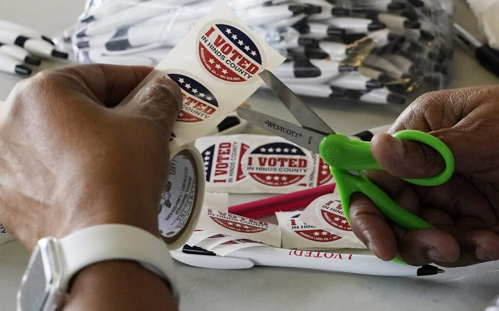 הכנות להצבעה בקלפי במיסיסיפי, 7 ביוני 2022 (צילום: AP Photo/Rogelio V. Solis)