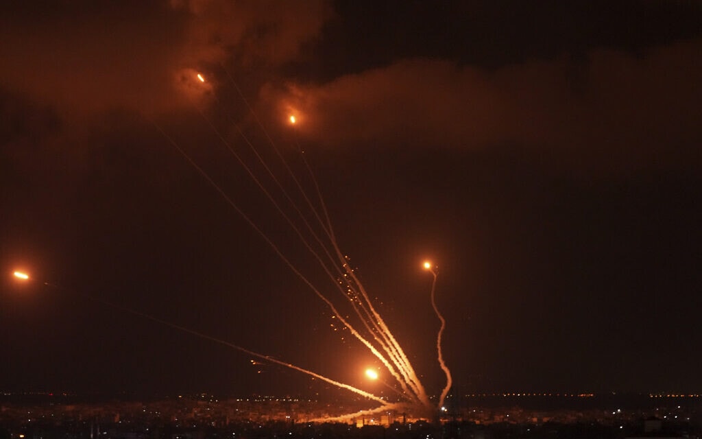 רקטות שנורו מעזה, 5 באוגוסט 2022 (צילום: AP Photo/Adel Hana)