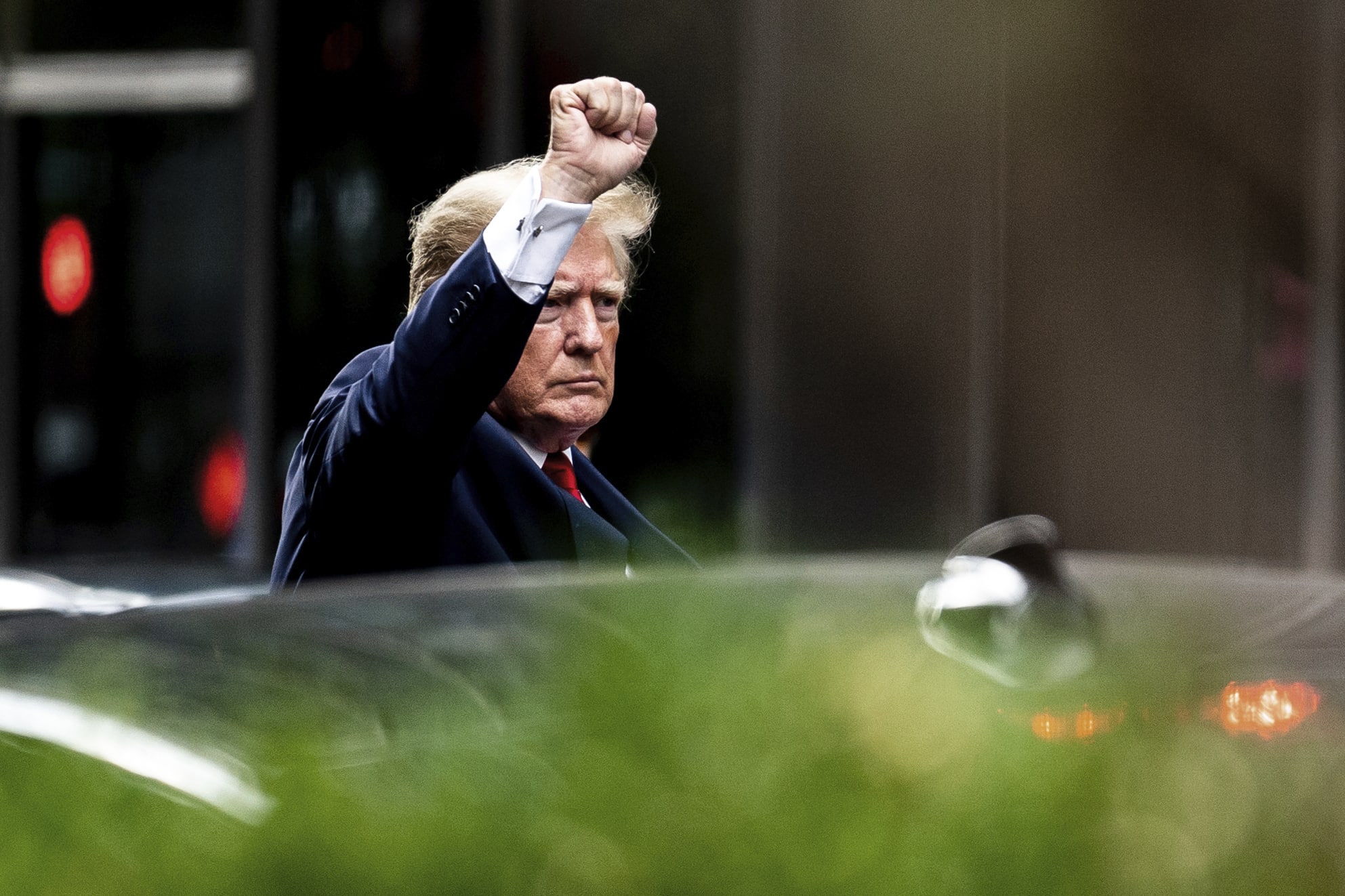 דונלד טראמפ מחוץ למגדל טראמפ בניו יורק ב-10 באוגוסט 2022 (צילום: AP Photo/Julia Nikhinson)