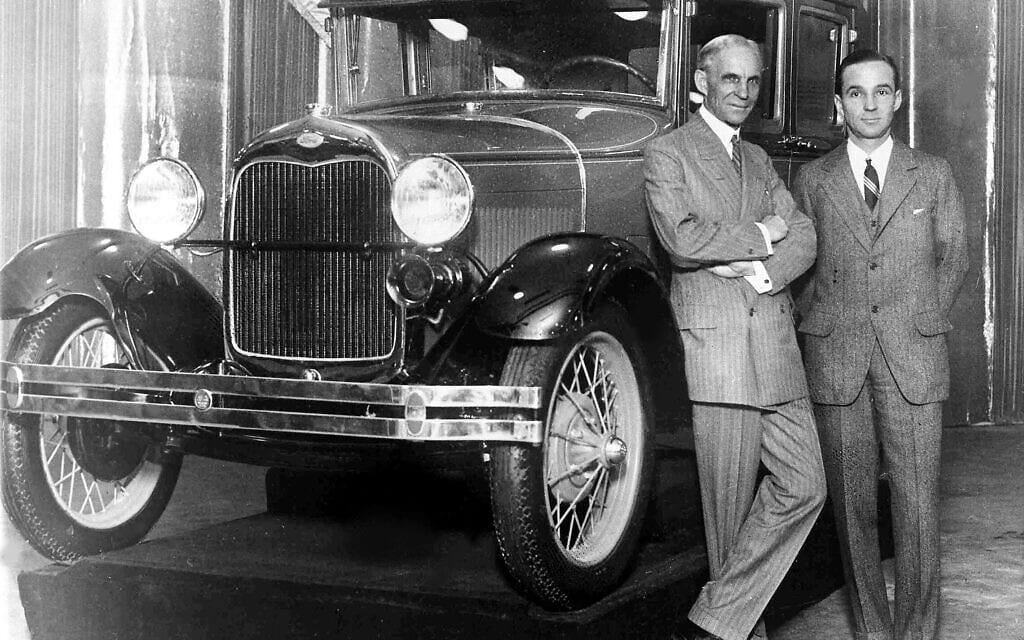 הנרי פורד ובנו אדסל בינואר 1928 (צילום: AP Photo)