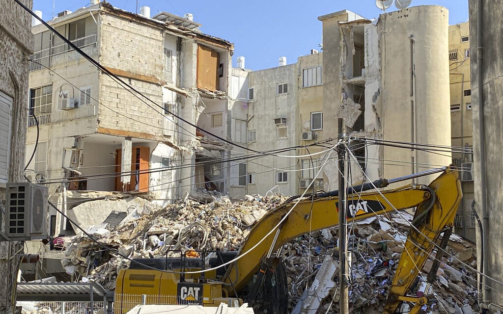 בניין שקרס בחולון, 13 בספטמבר 2021 (צילום: Avshalom Sassoni/Flash90)