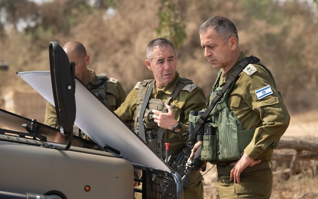 הרמטכ"ל אביב כוכבי ומפקד אוגדת עזה תת אלוף נמרוד אלוני בגבול הרצועה. 4 באוגוסט, 2022 (צילום: דובר צה"ל) הרמטכ"ל אביב כוכבי ומפקד אוגדת עזה תת אלוף נמרוד אלוני בגבול הרצועה. 4 באוגוסט, 2022 (צילום: דובר צה"ל)
