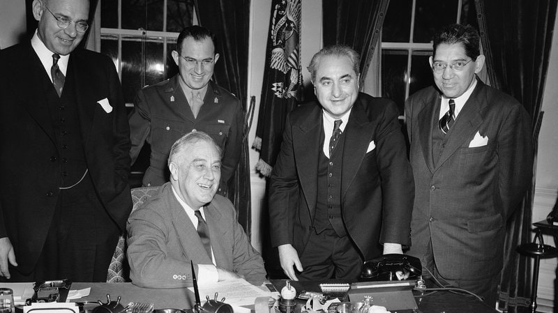 נשיא ארה&quot;ב פרנקלין דלנו רוזוולט נפגש עם נציגי יהדות ארה&quot;ב בבית הלבן, 8 בנובמבר 1943 (צילום: ברשות הציבור)