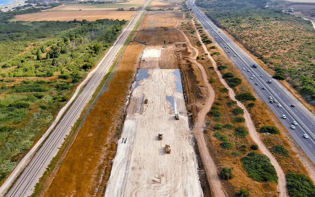 עבודות רכבת ישראל במנחת הבונים (צילום: גלבוע צילום אווירי וקרקעי, צילום מסך)