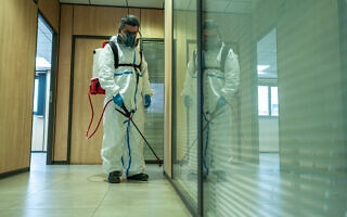 הדברה משרדית. אילוסטרציה (צילום: iStock) הדברה משרדית. אילוסטרציה (צילום: iStock)