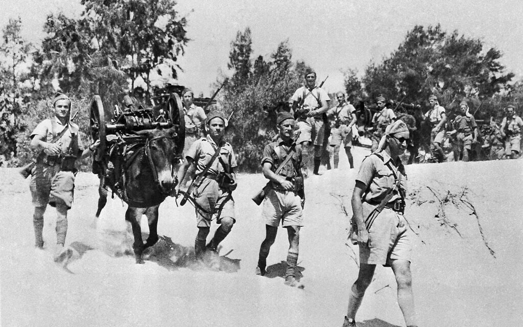 חיילים פולנים מתכוננים להילחם בכוחות גרמנים בסוריה, 25 ביוני, 1942 (צילום: AP Photo)