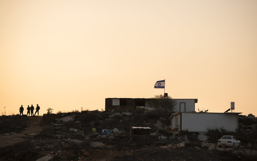 שוטרי משמר הגבול ליד המאחז קומי אורי שבהתנחלות יצהר, הגדה המערבית, 24 באוקטובר 2019 (צילום: Sraya Diamant/Flash90)