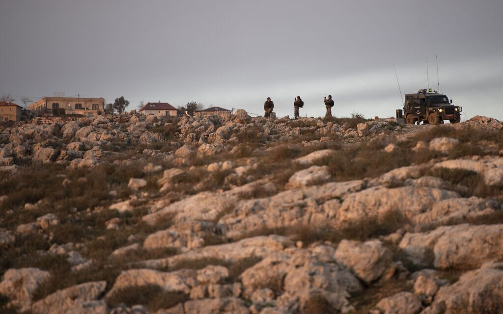 שוטרי משמר הגבול ליד המאחז קומי אורי שבהתנחלות יצהר, הגדה המערבית, 27 בינואר 2020 (צילום: Sraya Diamant/Flash90)