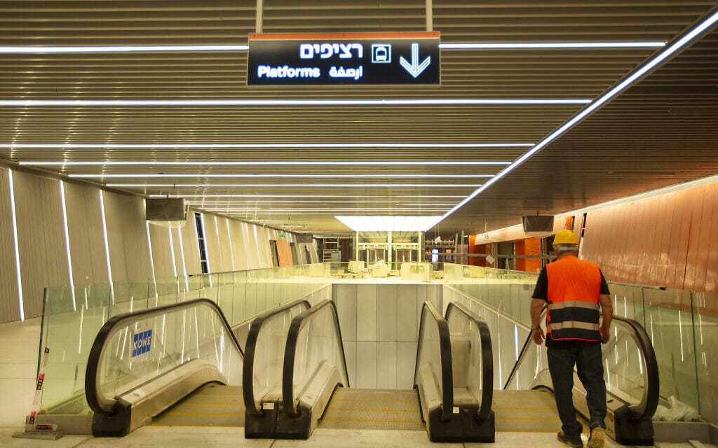 הקו האדום של הרכבת הקלה, תחנת אלנבי בתל אביב, 13 בספטמבר 2021 (צילום: Moshe Shai/FLASH90)