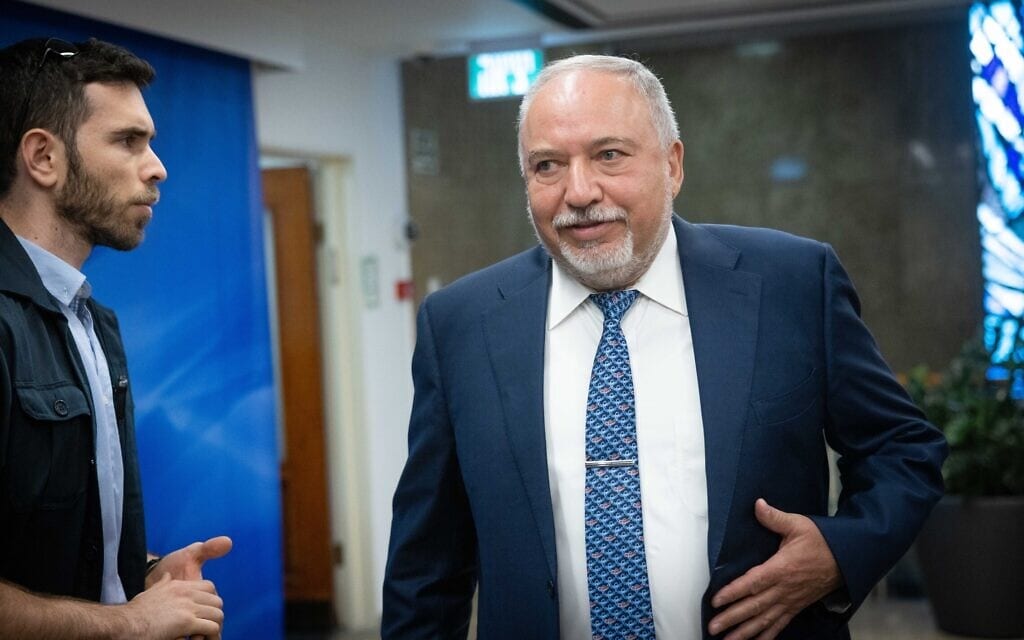 אביגדור ליברמן במשרד ראש הממשלה בירושלים, 4 בספטמבר 2022 (צילום: יונתן זינדל, פלאש 90)