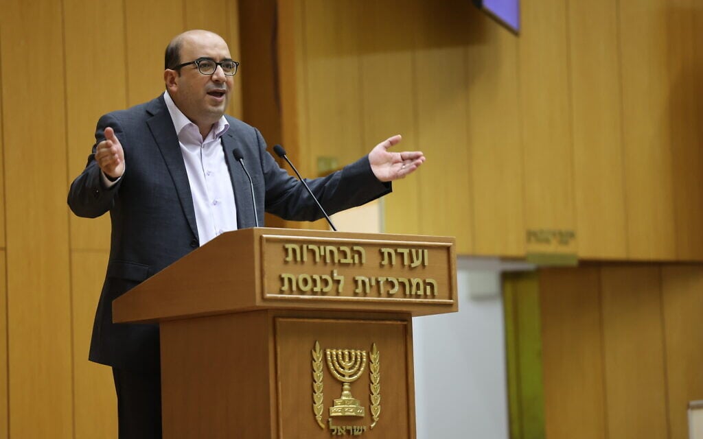יושב ראש בל"ד סמי אבו שחאדה בדיון על פסילת מפלגתו בוועדת הבחירות המרכזית, 29 בספטמבר 2022 (צילום: יונתן זינדל, פלאש 90) יושב ראש בל"ד סמי אבו שחאדה בדיון על פסילת מפלגתו בוועדת הבחירות המרכזית, 29 בספטמבר 2022 (צילום: יונתן זינדל, פלאש 90)