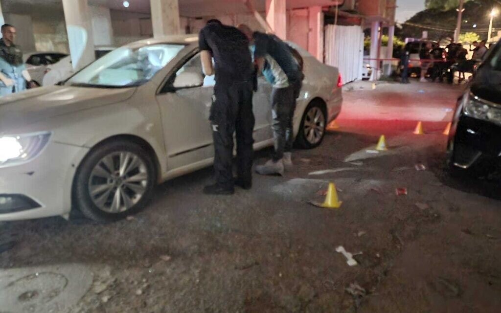 זירת הרצח של מנאר חג׳ג׳ ובתה חדרה בלוד, 6 בספטמבר 2022 (צילום: דוברות המשטרה) זירת הרצח של מנאר חג׳ג׳ ובתה חדרה בלוד, 6 בספטמבר 2022 (צילום: דוברות המשטרה)