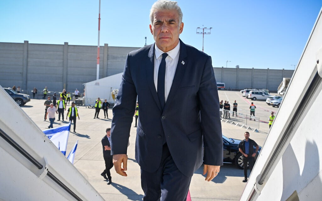 ראש הממשלה יאיר לפיד בנמל התעופה בן גוריון לפני יציאתו לביקור מדיני בגרמניה, 11 בספטמבר 2022 (צילום: קובי גדעון/לע&quot;מ)