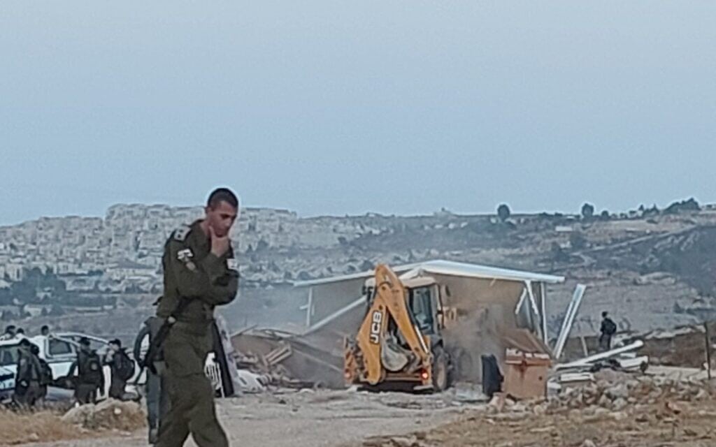 כוחות הביטחון הורסים את מאחז רמת מגרון, 30 באוגוסט 2022 (צילום: באדיבות תושבי רמת מגרון)