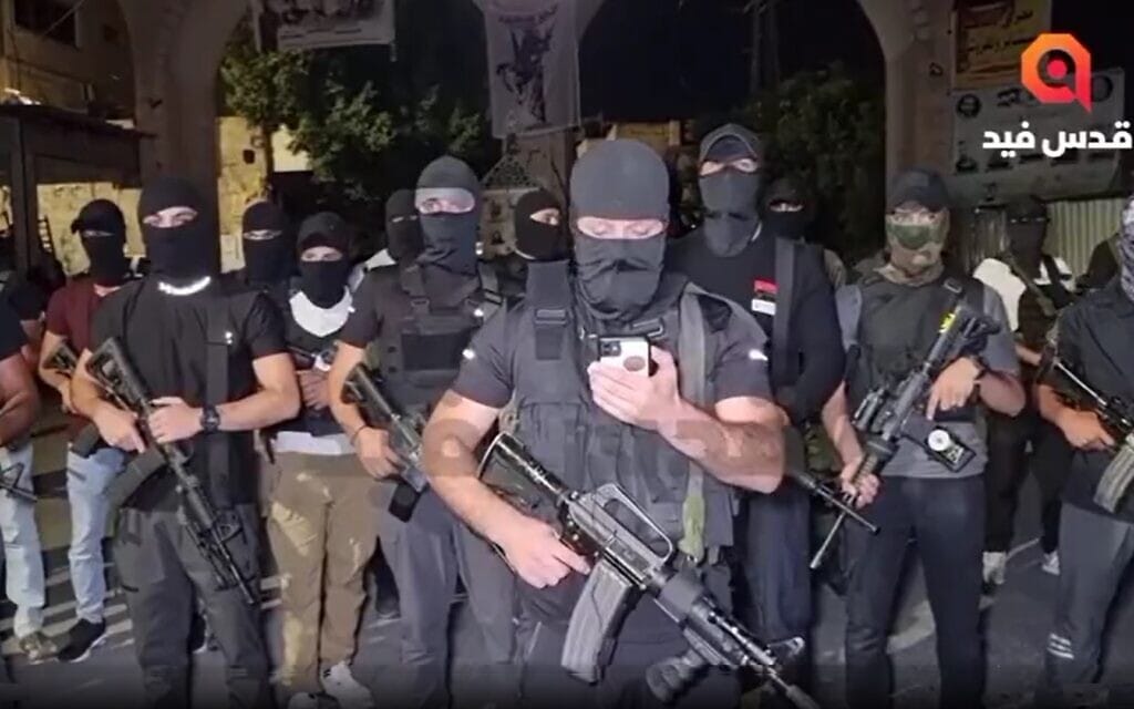 מסיבת עיתונאים של לוחמי התנגדות בג'נין, בגנות מעצרו של מוסעב א-שתייה, צילום מסך מסרטון של فلسطين أون لاين שעלה ברשתות