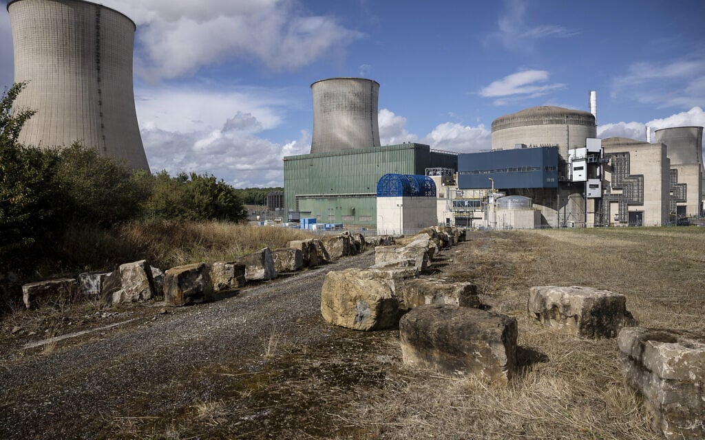 תחנת כוח גרעינית בקטנו, מזרח צרפת (צילום: AP Photo/Jean-Francois Badias)