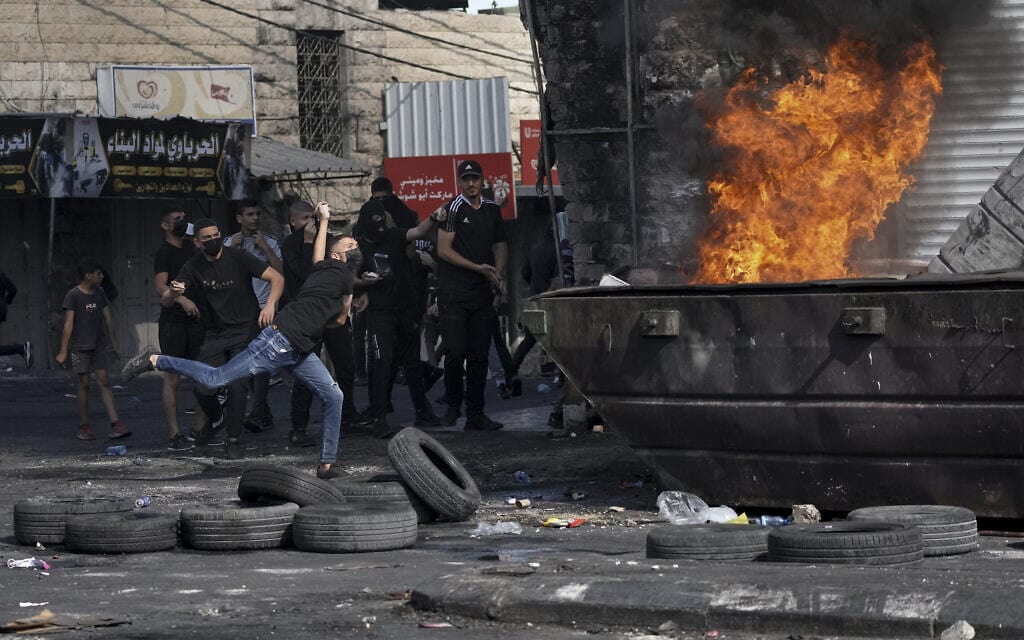 מהומות במחנה הפליטים שועפאט, 10 באוקטובר 2022 (צילום: AP Photo/Mahmoud Illean)