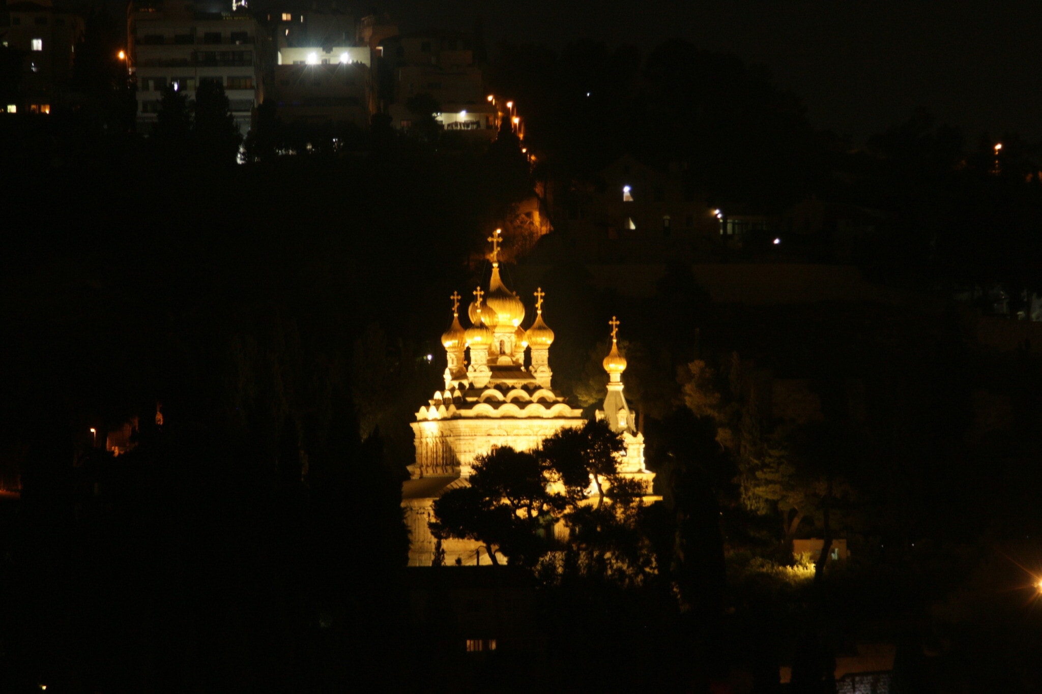 כנסיית מריה מגדלנה בירושלים בלילה (צילום: שמואל בר-עם)
