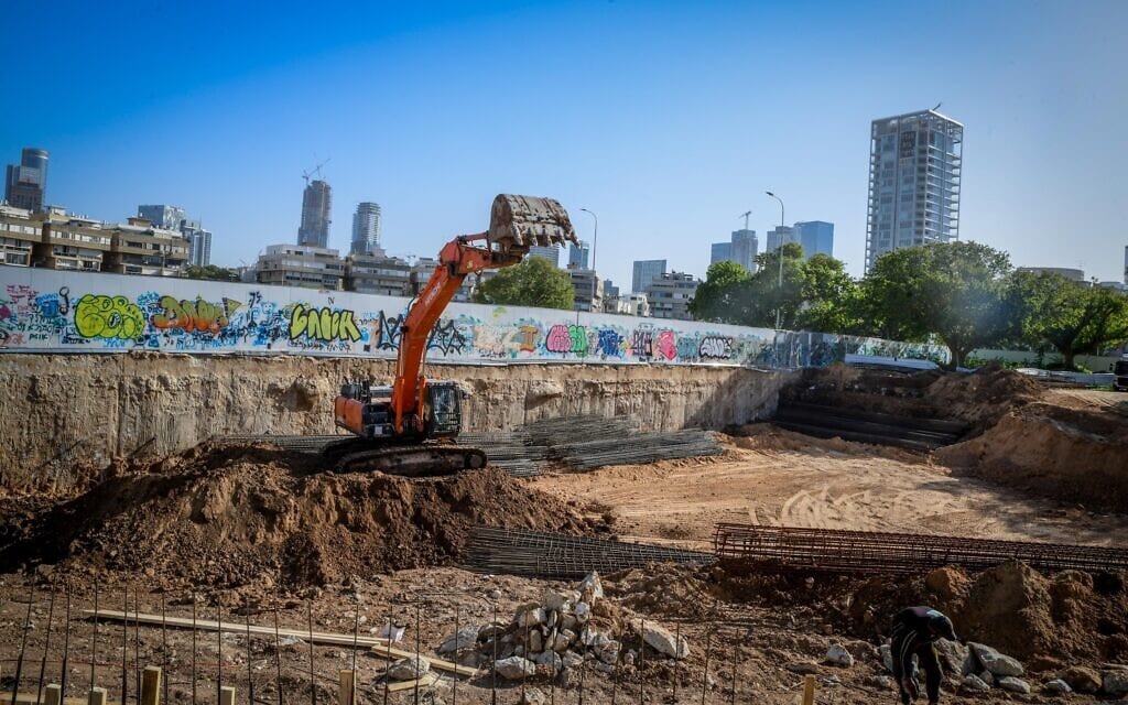 עבודות חפירה ובנייה בכיכר המדינה בתלאביב, 11 בינואר 2022 (צילום: אבשלום ששוני/פלאש90)