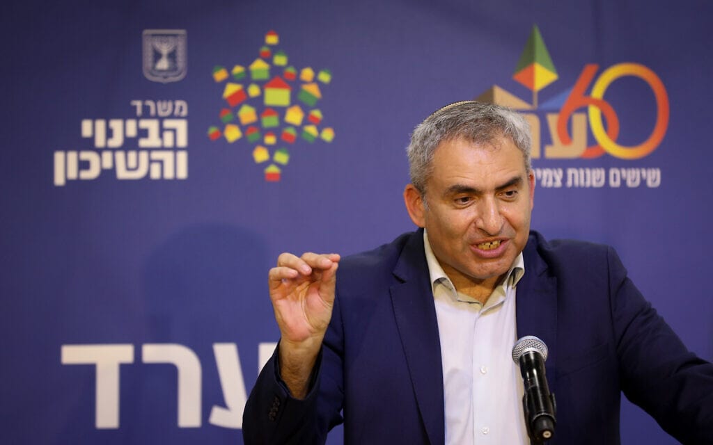 שר השיכון זאב אלקין בטקס חתימה על הסם גג בערד. 7 ביולי 2022 (צילום: Noam Revkin Fenton/Flash90) שר השיכון זאב אלקין בטקס חתימה על הסם גג בערד. 7 ביולי 2022 (צילום: Noam Revkin Fenton/Flash90)
