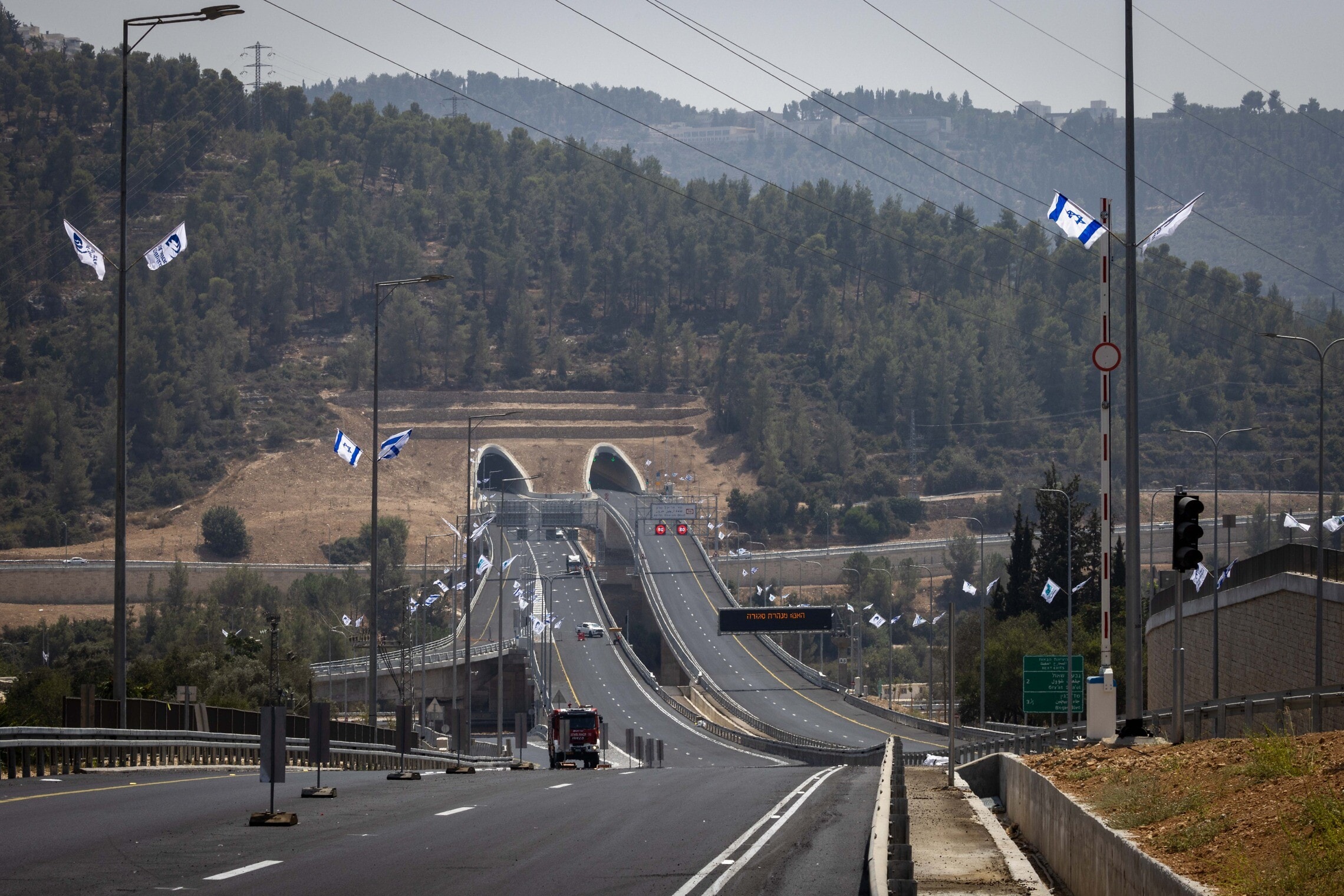 מבט כללי על כביש 16 ומנהרותיו המאפשרות גישה ישירה לחלקים הדרומיים והמרכזיים של העיר ירושלים ממערב, אוגוסט 2022 (צילום: אוליבייה פיטוסי/פלאש90)