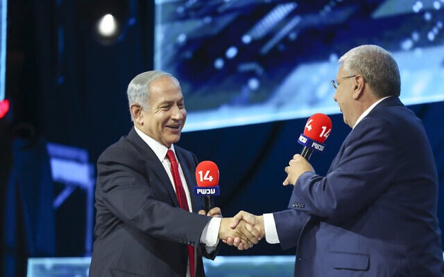 יעקב ברדוגו ויו"ר האופוזיציה בנימין נתניהו בוועידת ערוץ 14 בירושלים. 23 באוקטובר 2022 (צילום: Yonatan SIndel/Flash90) יעקב ברדוגו ויו"ר האופוזיציה בנימין נתניהו בוועידת ערוץ 14 בירושלים. 23 באוקטובר 2022 (צילום: Yonatan SIndel/Flash90)