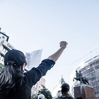 איראנים מפגינים בפורטו בעקבות מחאות החיג'אב, פורטוגל, 1 באוקטובר 2022 (צילום: גילעד שדה)