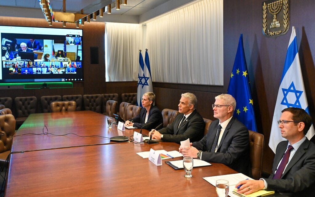 ראש הממשלה יאיר לפיד בשיחת זום עם מועצת האסוסיאציה של האיחוד האירופי וישראל, 3 באוקטובר 2022 (צילום: קובי גדעון/לע&quot;מ)
