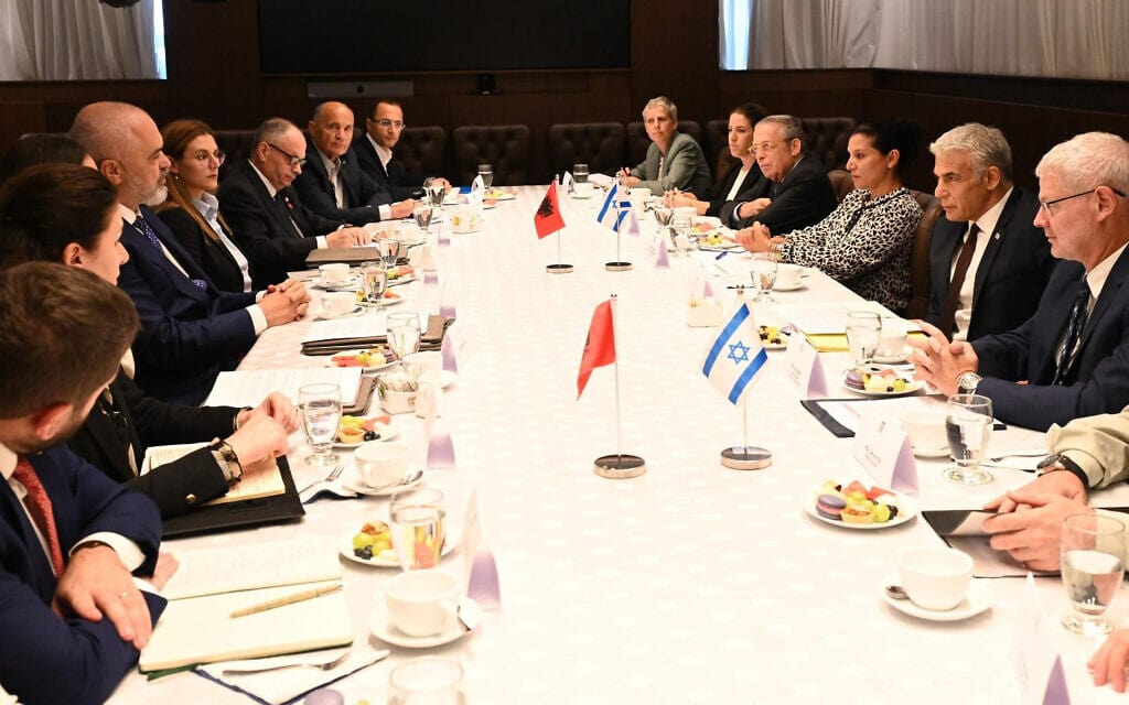 ראש הממשלה יאיר לפיד וראש ממשלת אלבניה אדי רמה בפגישה בירושלים. 23 באוקטובר 2022 (צילום: חיים צח / לע"מ) ראש הממשלה יאיר לפיד וראש ממשלת אלבניה אדי רמה בפגישה בירושלים. 23 באוקטובר 2022 (צילום: חיים צח / לע"מ)