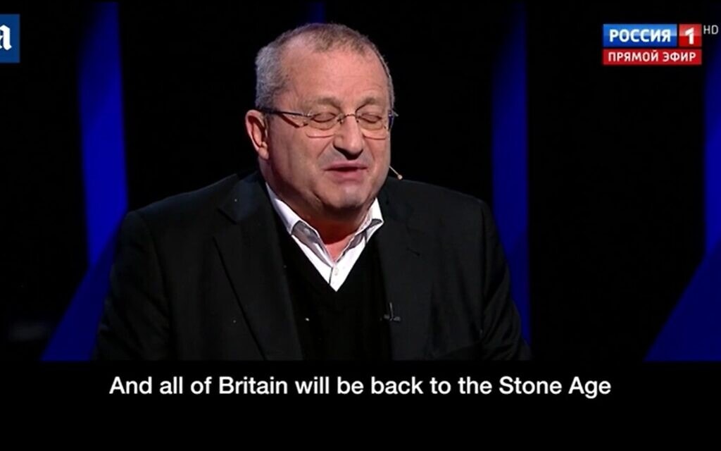 יעקב קדמי מאיים בטלוויזיה הממלכתית הרוסית להחזיר את בריטניה תוך עשר דקות לתקופת האבן, צילום מסך מהפאנל