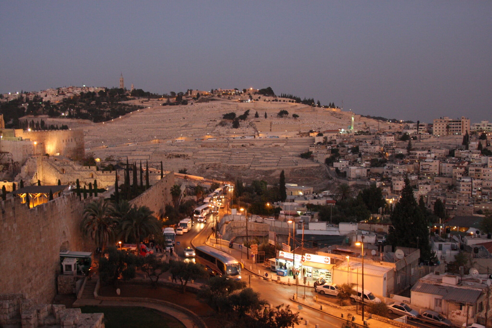סיור אורות בירושלים: הר הזיתים ושכונת סילוואן לקראת ערב (צילום: שמואל בר-עם)