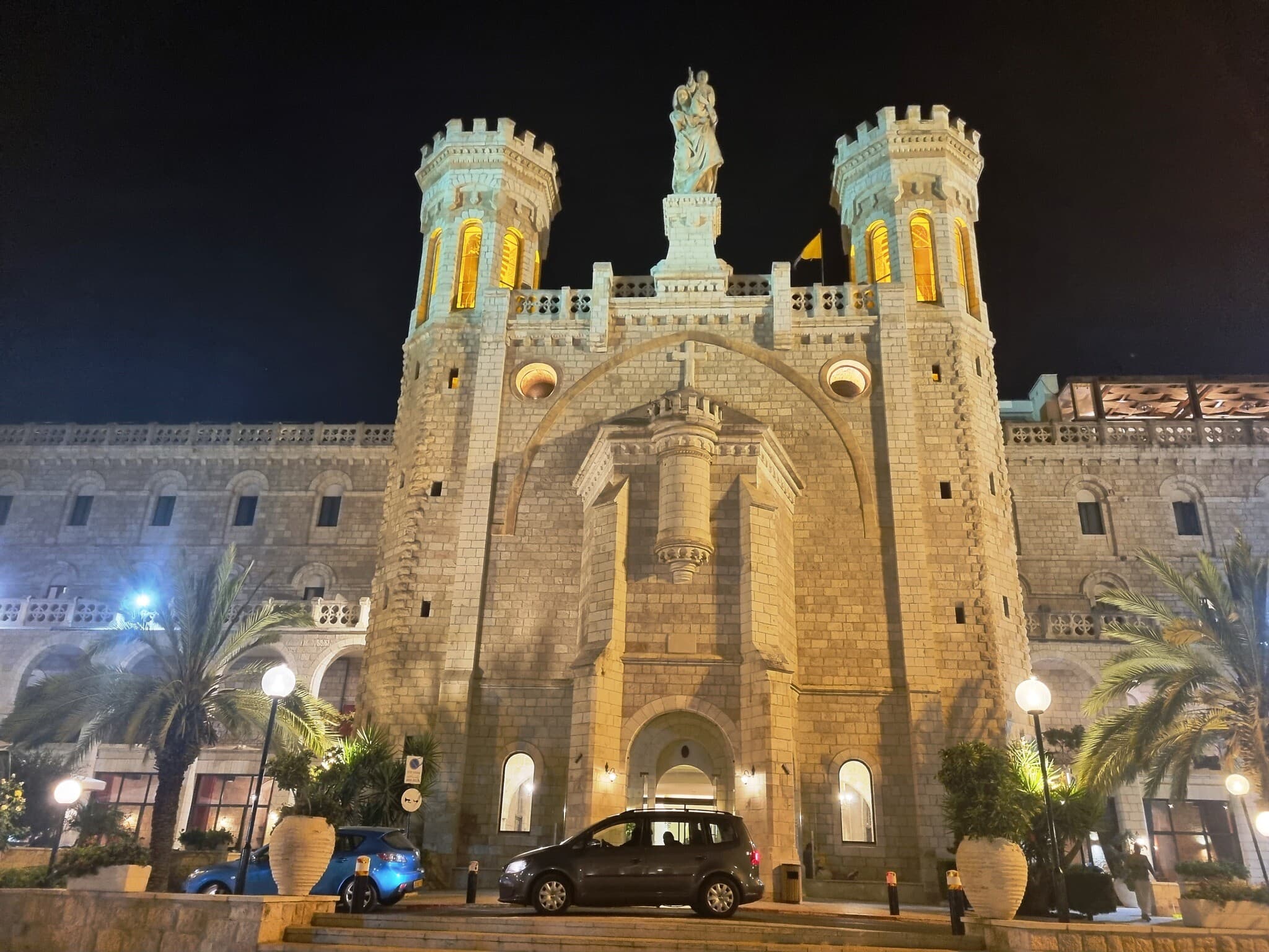 סיור האורות בירושלים: כנסיית נוטרדאם (צילום: שמואל בר-עם)