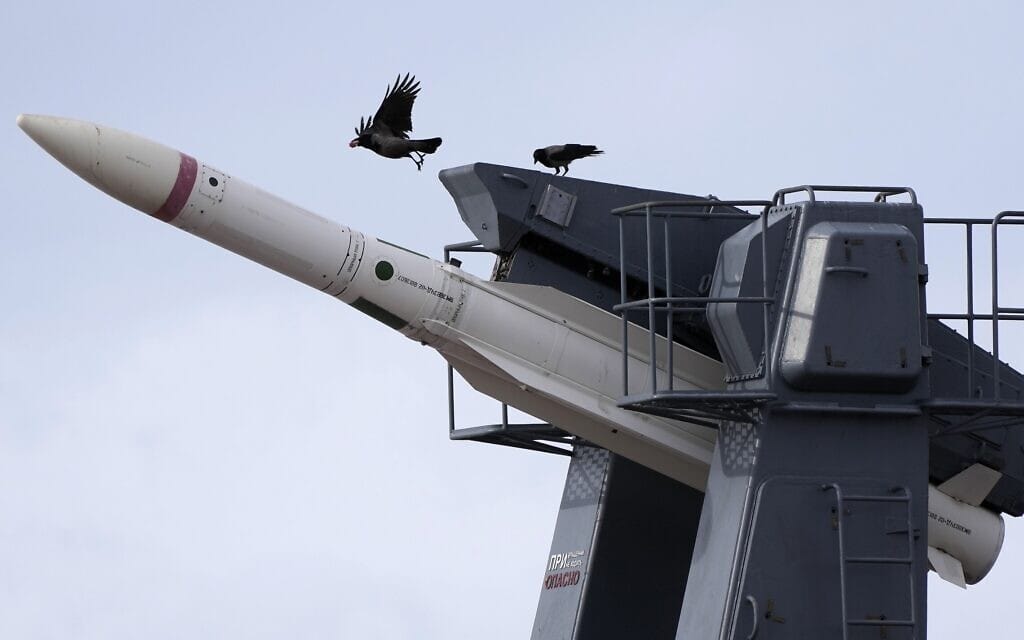 טיל נ"מ רוסי על אוניית מלחמה של חיל הים הרוסי בקרונשטדט, 4 באפריל 2022