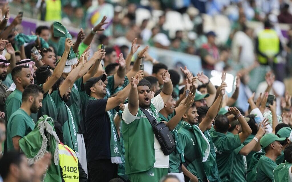 אוהדי ערב הסעודית חוגגים את במשחק נגד ארגנטינה, 22 בנובמבר 2022 (צילום: AP Photo/Jorge Saenz)