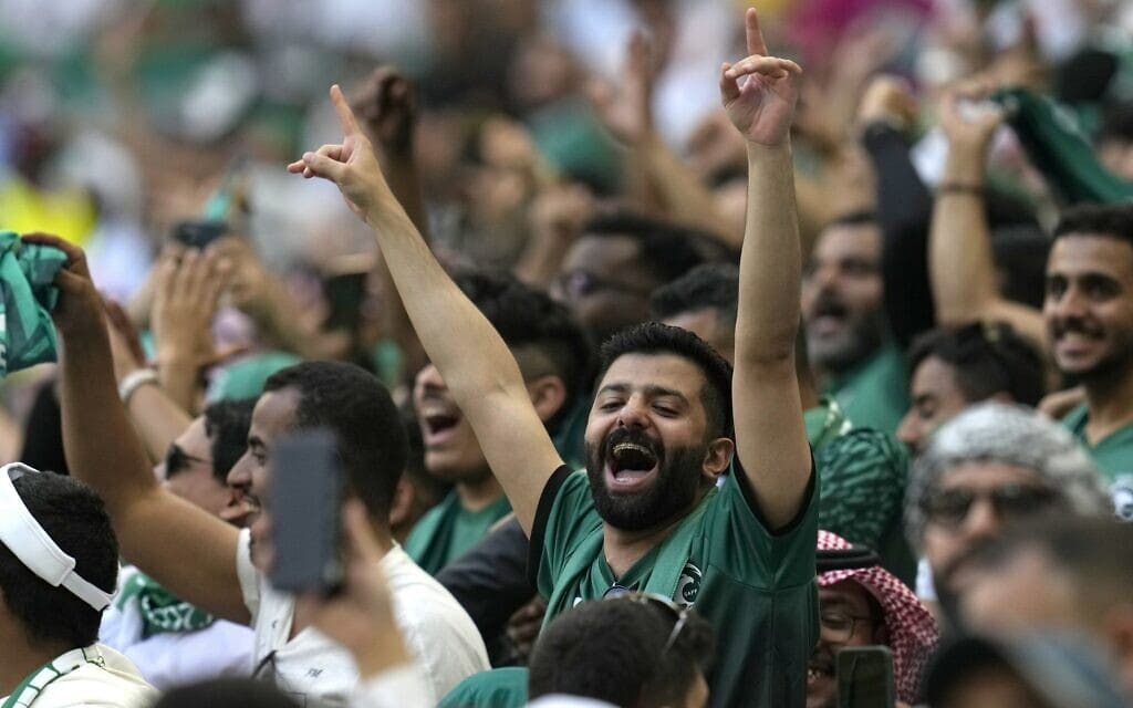 אוהדי ערב הסעודית חוגגים במשחק נגד ארגנטינה, 22 בנובמבר 2022 (צילום: AP Photo/Ricardo Mazalan)