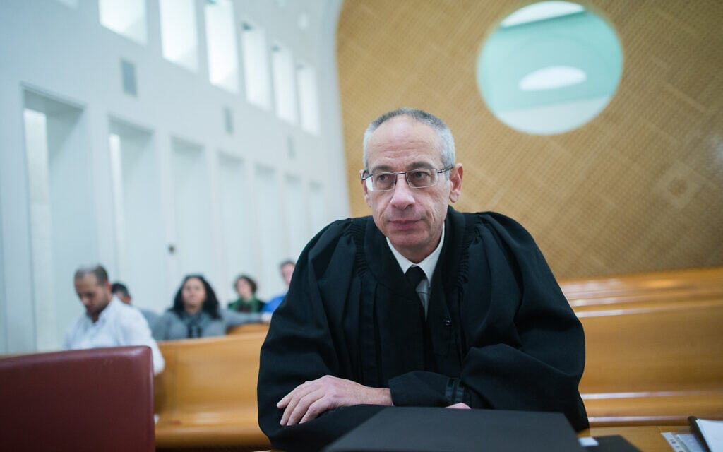 עו&quot;ד נבות תל-צור בבית המשפט העליון בעת דיון בעתירה נגד מינויו של אריה דרעי לשר הפנים, 9 בפברואר 2016 (צילום: יונתן זינדל/פלאש90)