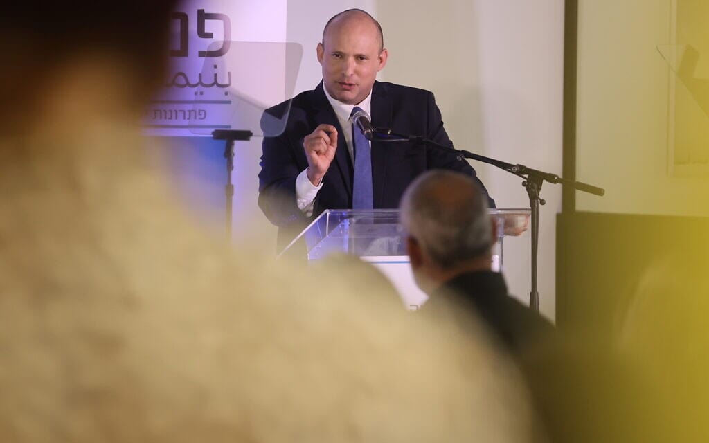 נפתלי בנט נושא דברים באירוע של תנועת פנימה בלוד, 14 בספטמבר 2022 (צילום: פלאש 90) נפתלי בנט נושא דברים באירוע של תנועת פנימה בלוד, 14 בספטמבר 2022 (צילום: פלאש 90)