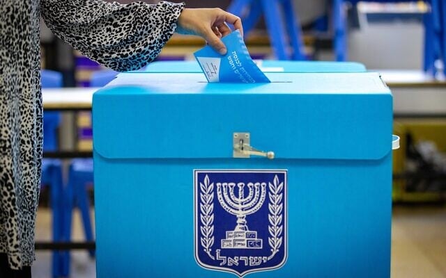 הצבעה בבחירות לכנסת, 1 בנובמבר 2022 (צילום: אוליבייה פיטוסי/פלאש90) הצבעה בבחירות לכנסת, 1 בנובמבר 2022 (צילום: אוליבייה פיטוסי/פלאש90)
